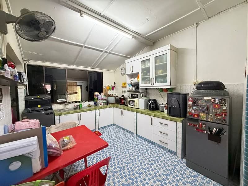 Rumah Teres 1 Tingkat untuk Dijual di Taman Sri Skudai (Skudai) - Darren Ho - Kitchen - PropertyGuru.com.my