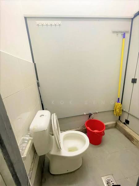 Service Residence for Sale at The Garden Residences - Lai Kok Seng - Bathroom - PropertyGuru.com.my