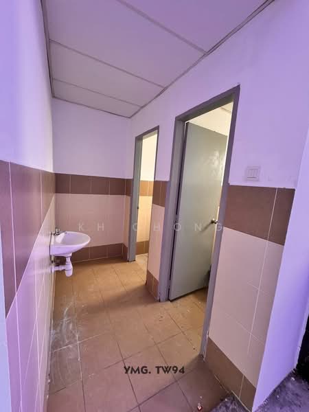 Kedai / Pejabat untuk Disewa di Port Klang (Pelabuhan Klang) (Selangor) - KH Chong - Bathroom - PropertyGuru.com.my
