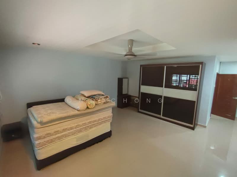 Bungalow for Sale in Taman Yoon Chan (Seremban) - Ono Chong - Bedroom - PropertyGuru.com.my