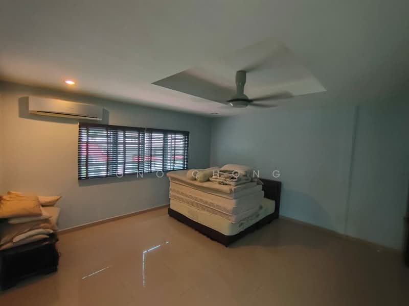 Bungalow for Sale in Taman Yoon Chan (Seremban) - Ono Chong - Bedroom - PropertyGuru.com.my