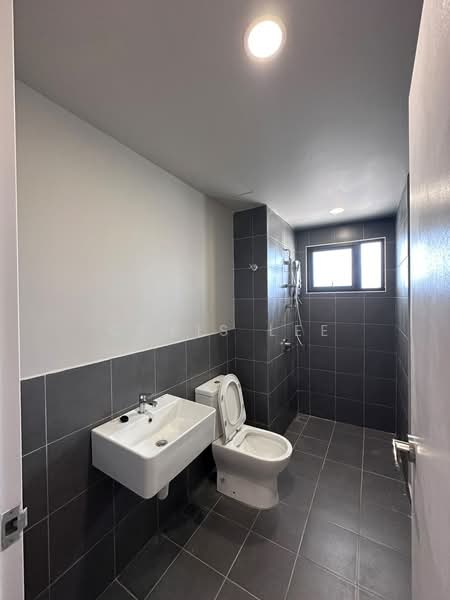 Kondominium untuk Disewa di Myra Cove - Chris Lee - Bathroom - PropertyGuru.com.my