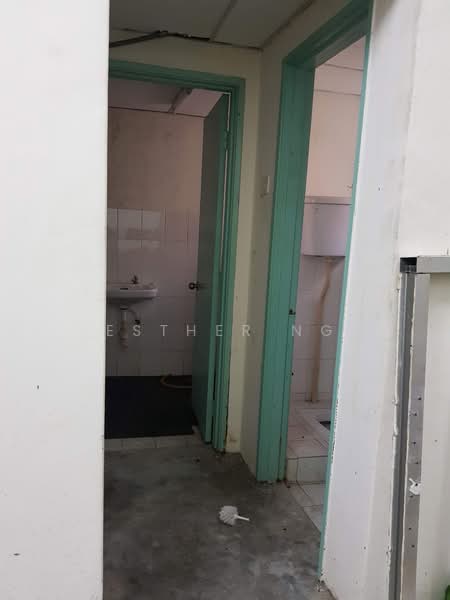 Shop / Office for Sale in Taman Setia Jaya (Rawang) - Esther Ng - Bathroom - PropertyGuru.com.my