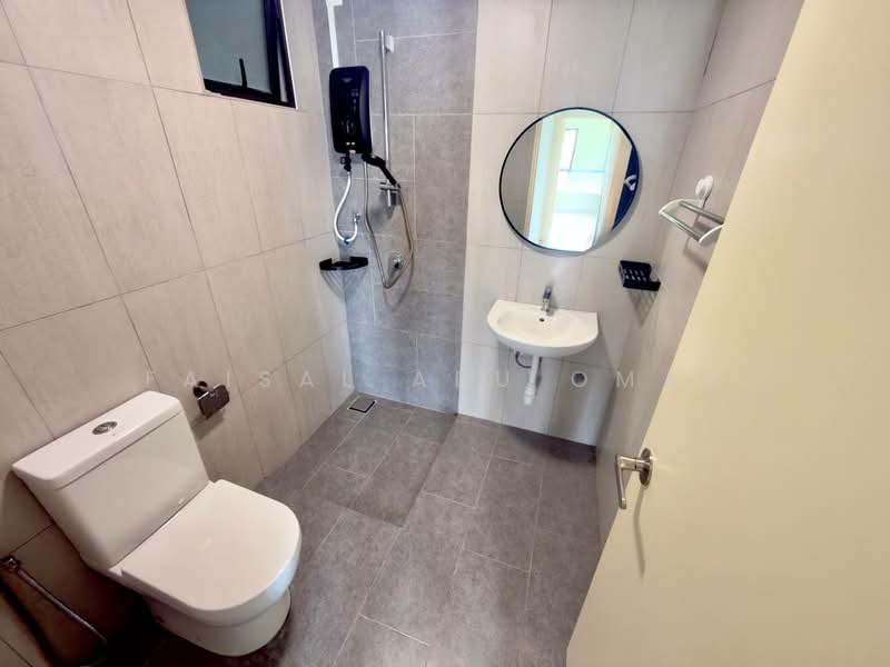Kediaman Servis untuk Dijual di Dian Residency - Faisal Abu Omar - Bathroom - PropertyGuru.com.my