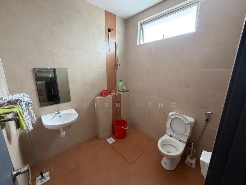 Rumah Kluster untuk Dijual di Taman Gaya (Ulu Tiram) - Evelyn Heng - Bathroom - PropertyGuru.com.my