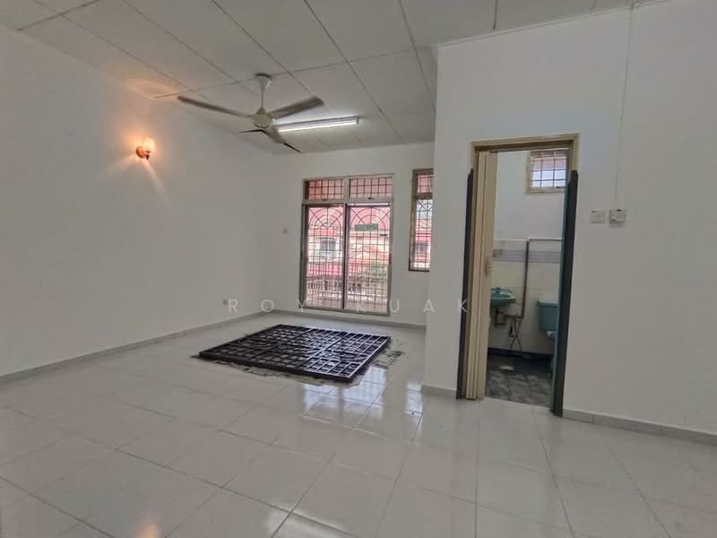Rumah Teres 2 Tingkat untuk Dijual di Bandar Laguna Merbok (Sungai Petani) - Roy Kuak - Living Room - PropertyGuru.com.my