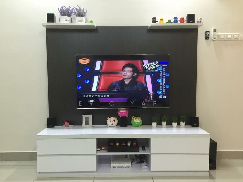 Kediaman Servis untuk Dijual di OUG Parklane - Eric Yap - Living Room - PropertyGuru.com.my