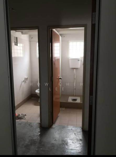 Shop for Rent in Seri Kembangan (Selangor) - Calvin Lee - Bathroom - PropertyGuru.com.my