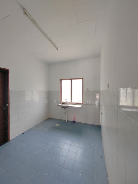 1-storey Terraced House for Sale in Lestari Putra (Seri Kembangan) - Max Chua - Kitchen - PropertyGuru.com.my