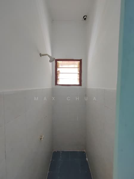 1-storey Terraced House for Sale in Lestari Putra (Seri Kembangan) - Max Chua - Bathroom - PropertyGuru.com.my