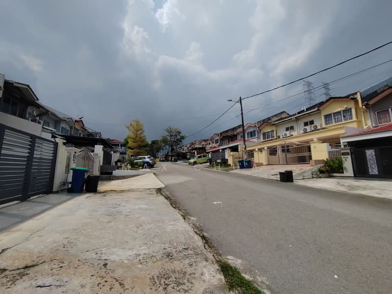 Rumah Teres 2 Tingkat untuk Dijual di Bandar Putra Permai (Seri Kembangan) - Max Chua - Exterior - PropertyGuru.com.my
