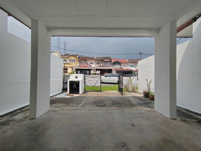 Rumah Teres 2 Tingkat untuk Dijual di Bandar Putra Permai (Seri Kembangan) - Max Chua - Exterior - PropertyGuru.com.my
