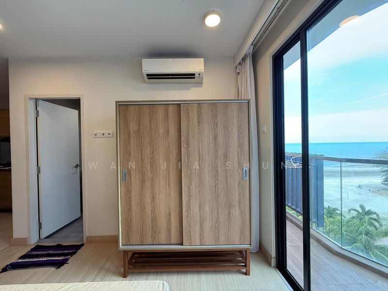 Service Residence for Rent at Timur Bay Seafront Residence - Wan Jia Shun - Balcony - PropertyGuru.com.my
