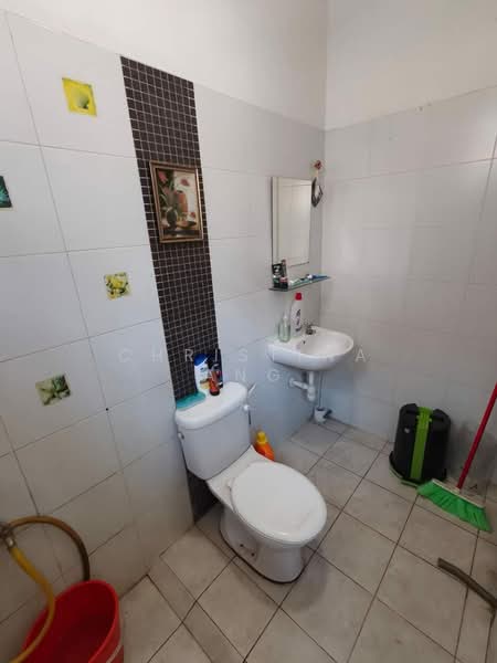 2-storey Terraced House for Sale in Taman Lagenda Putra (Kulai) - Christina Ang - Bathroom - PropertyGuru.com.my