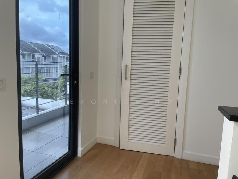 2.5-storey Terraced House for Sale in Serdang (Seri Kembangan) - Veronica Ng - Balcony - PropertyGuru.com.my
