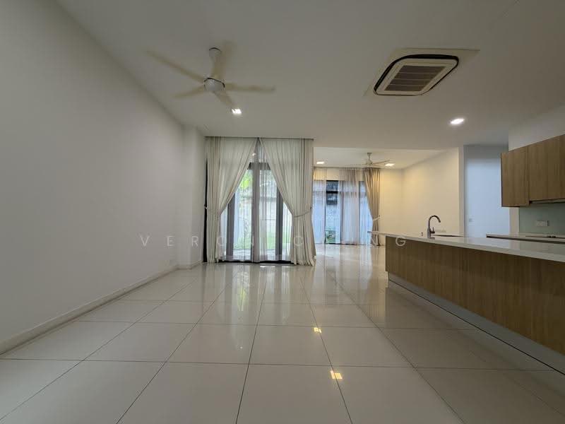 2.5-storey Terraced House for Sale in Serdang (Seri Kembangan) - Veronica Ng - Living Room - PropertyGuru.com.my