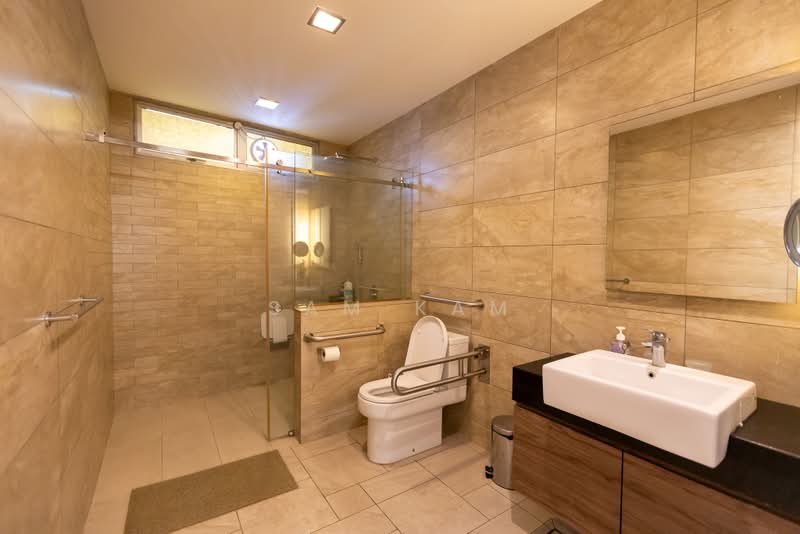 Kondominium untuk Dijual di Gurney Palace - Sam Kam - Bathroom - PropertyGuru.com.my