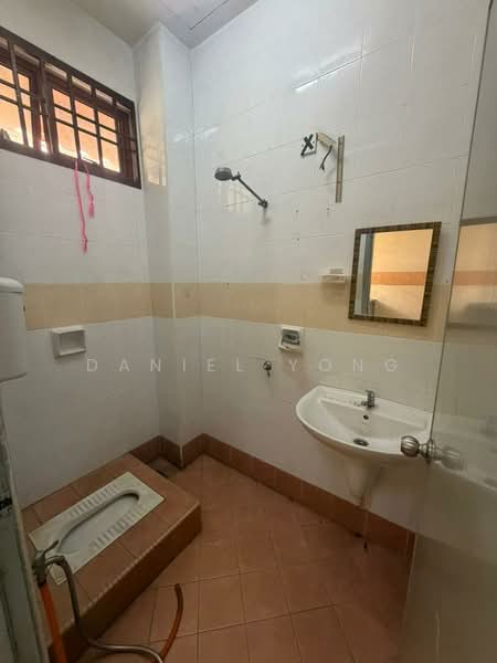 Rumah Teres 2 Tingkat untuk Dijual di Taman Damansara Aliff (Tampoi) - Daniel Yong - Bathroom - PropertyGuru.com.my