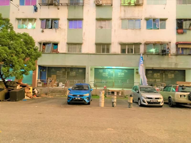 Kedai untuk Disewa di Bandar Putra Permai (Seri Kembangan) - Brandon Yee - Exterior - PropertyGuru.com.my