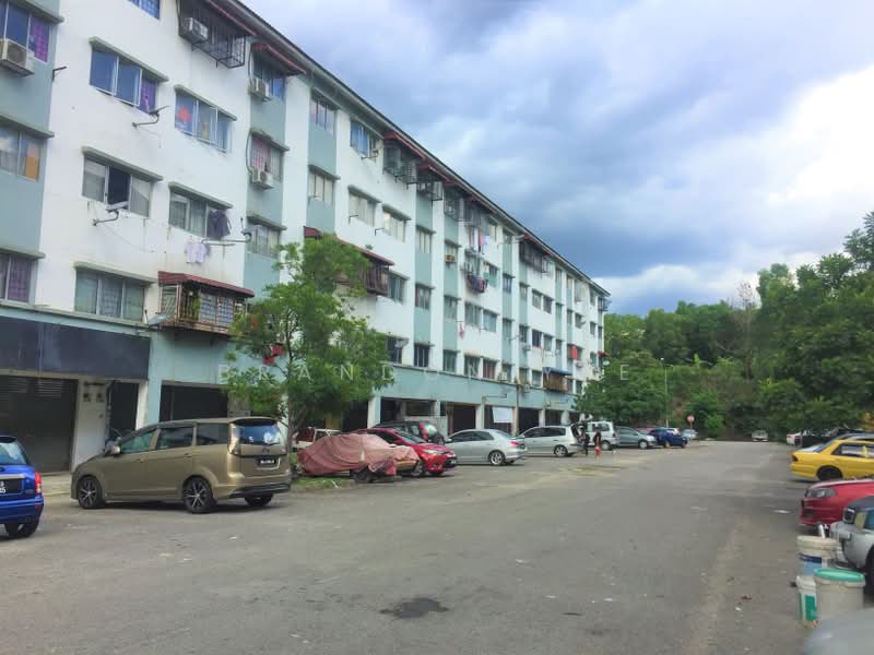 Kedai untuk Disewa di Bandar Putra Permai (Seri Kembangan) - Brandon Yee - Exterior - PropertyGuru.com.my