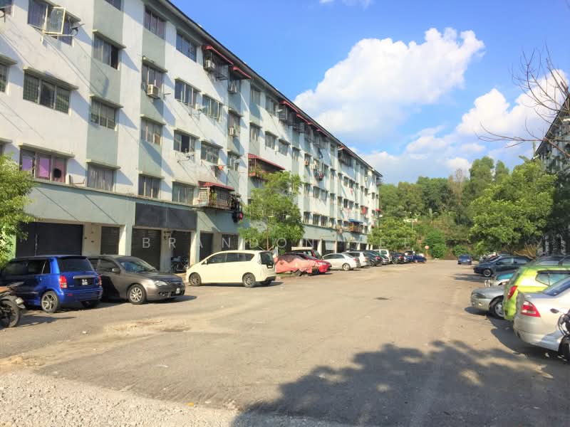 Kedai untuk Disewa di Bandar Putra Permai (Seri Kembangan) - Brandon Yee - Exterior - PropertyGuru.com.my