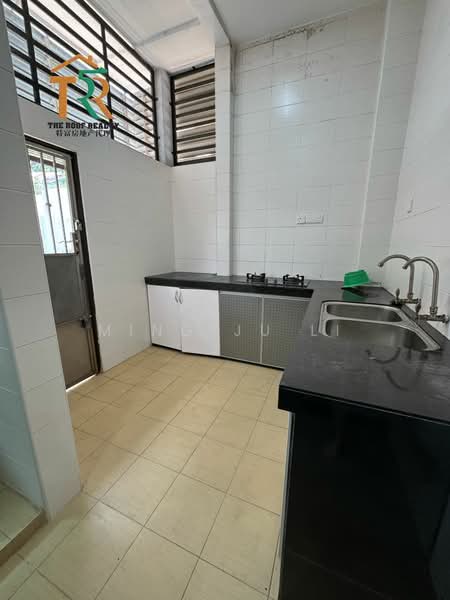 Semi-Detached House for Rent in Bukit Istana (Kuantan) - Ming Ju Li - Kitchen - PropertyGuru.com.my