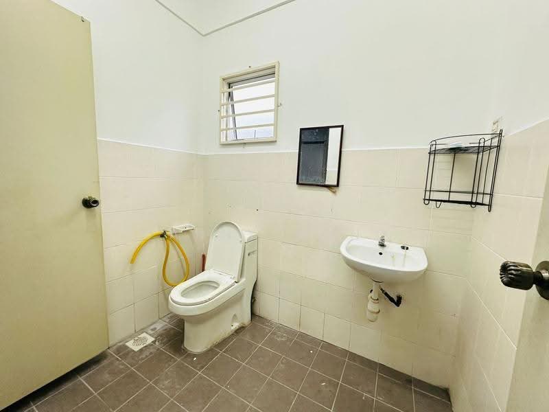 Rumah Teres 2-Tingkat untuk Dijual di Taman Rawang Tin (Rawang) - Danny Wong - Bathroom - PropertyGuru.com.my