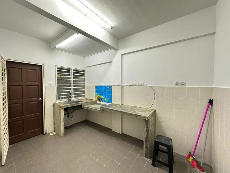 Rumah Teres 2-Tingkat untuk Dijual di Taman Rawang Tin (Rawang) - Danny Wong - Kitchen - PropertyGuru.com.my