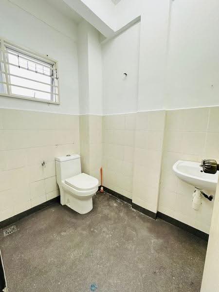 Rumah Teres 2-Tingkat untuk Dijual di Taman Rawang Tin (Rawang) - Danny Wong - Bathroom - PropertyGuru.com.my