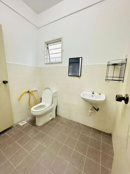 Rumah Teres 2-Tingkat untuk Dijual di Taman Rawang Tin (Rawang) - Danny Wong - Bathroom - PropertyGuru.com.my