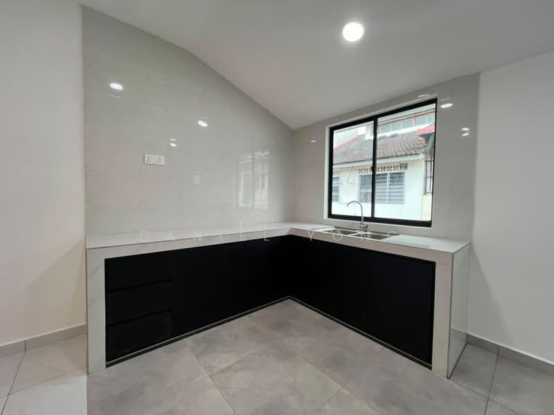 Rumah Teres 1 Tingkat untuk Dijual di Taman Johor Jaya (Johor Bahru) - Daniel Yong - Kitchen - PropertyGuru.com.my