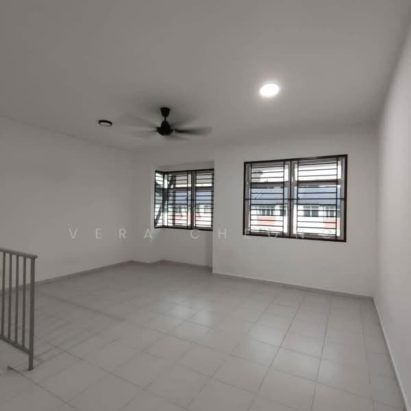 2.5-storey Terraced House for Sale in Taman Scientex Utama (Senai) - Vera Cheong - Living Room - PropertyGuru.com.my