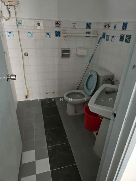 Kondominium untuk Dijual di Bukit Gembira Condominium - Wai Ann Teng - Bathroom - PropertyGuru.com.my