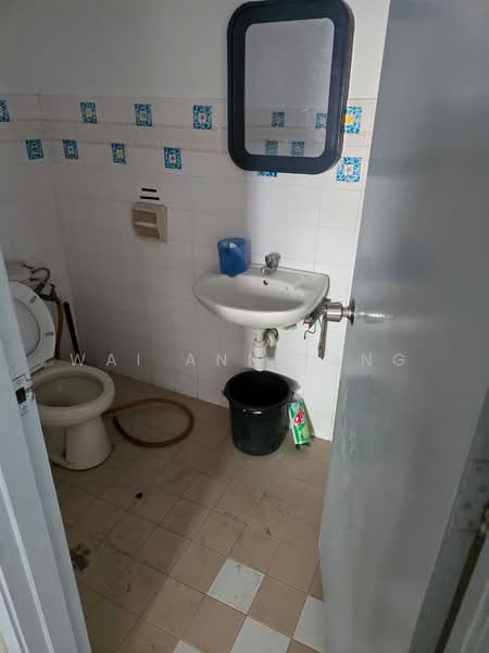 Kondominium untuk Dijual di Bukit Gembira Condominium - Wai Ann Teng - Bathroom - PropertyGuru.com.my