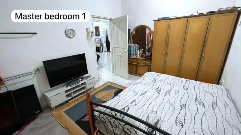 Rumah Teres 1 Tingkat untuk Dijual di Taman Daya (Johor Bahru) - Karl Lim - Master Bedroom - PropertyGuru.com.my