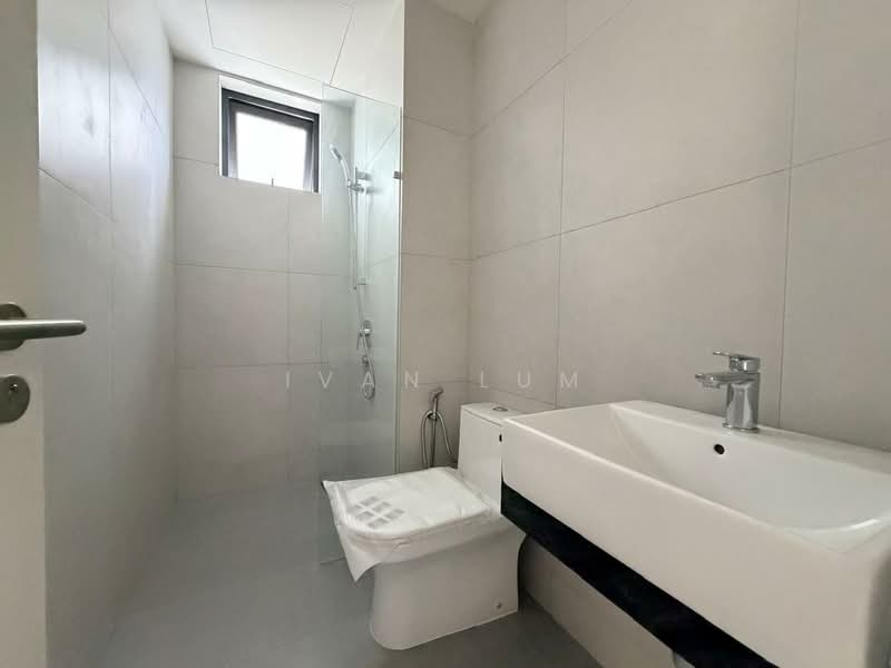 Servis Apartment untuk Dijual di Laurel Residence - Ivan Lum - Bathroom - PropertyGuru.com.my