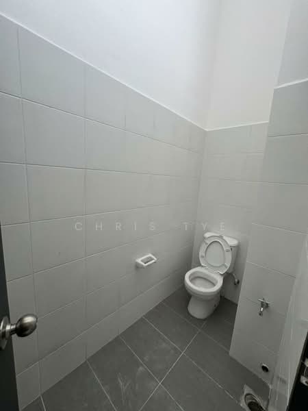Kilang untuk Disewa di Eco Business Park V (Puncak Alam) - Chris Tye - Bathroom - PropertyGuru.com.my