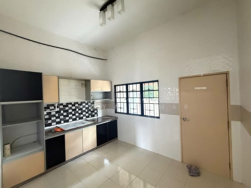 2-storey Terraced House for Sale in Seksyen U16 (Shah Alam) - Uthaya Kumar - Kitchen - PropertyGuru.com.my
