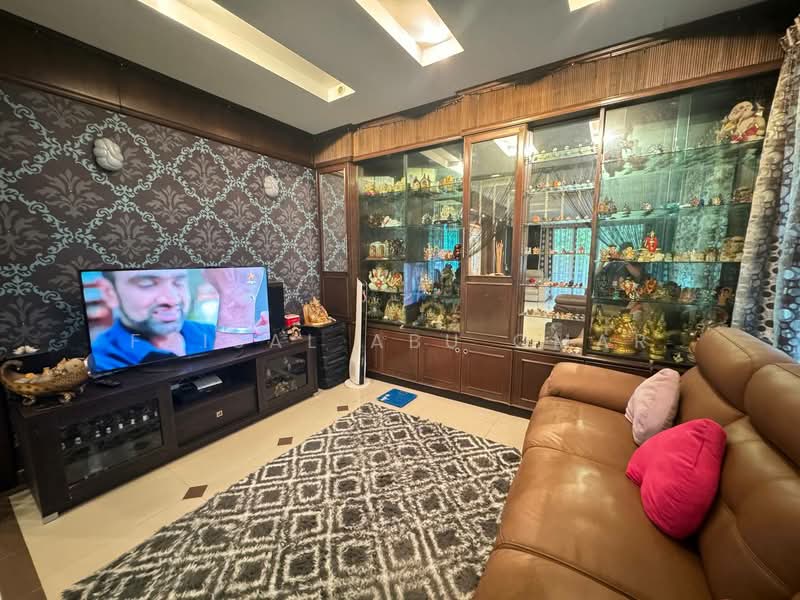 Rumah Berkembar untuk Dijual di Ampang Jaya (Ampang) - Faisal Abu Omar - Living Room - PropertyGuru.com.my