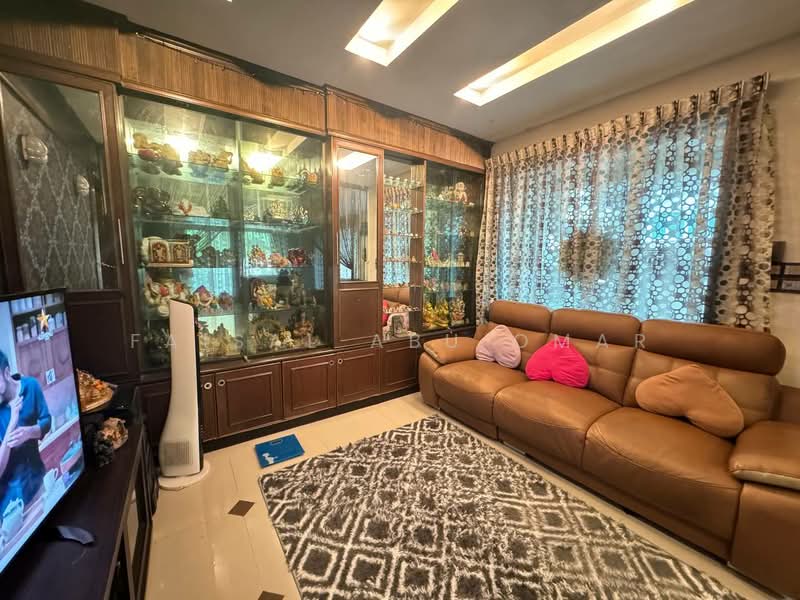 Rumah Berkembar untuk Dijual di Ampang Jaya (Ampang) - Faisal Abu Omar - Living Room - PropertyGuru.com.my