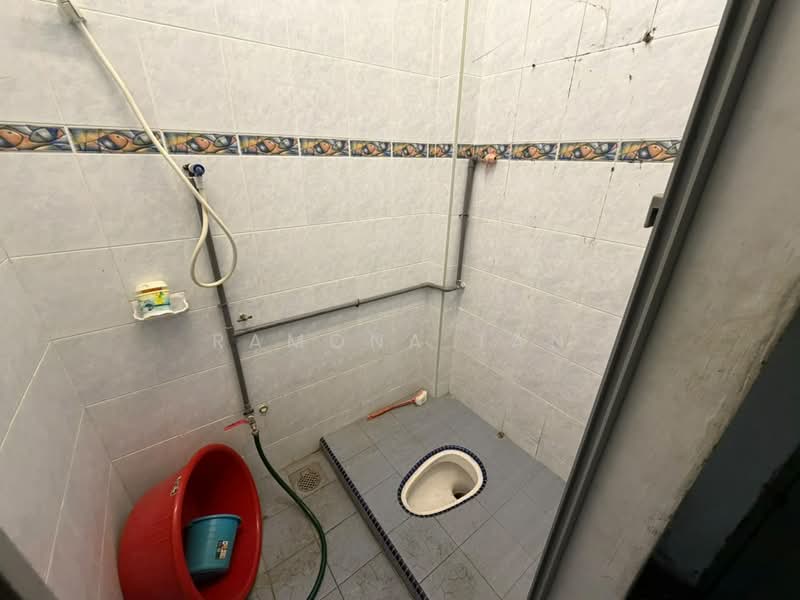 Kedai untuk Dijual di Taman Merak (Bukit Baru) - Ramona Tan - Bathroom - PropertyGuru.com.my