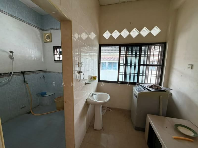 Kedai untuk Dijual di Taman Merak (Bukit Baru) - Ramona Tan - Bathroom - PropertyGuru.com.my