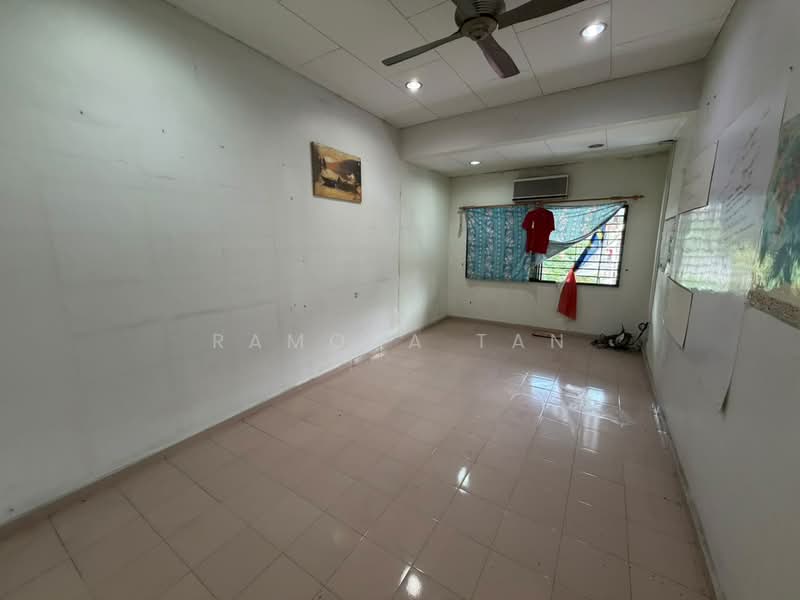 Kedai untuk Dijual di Taman Merak (Bukit Baru) - Ramona Tan - Interior - PropertyGuru.com.my