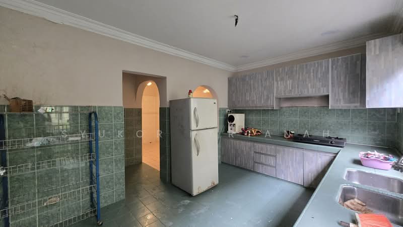 2-storey Terraced House for Sale in Shah Alam (Selangor) - Syukor Hartanah - Kitchen - PropertyGuru.com.my