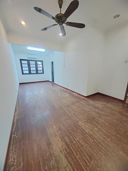 Rumah Berkembar untuk Dijual di Batu Uban (Gelugor) - Li Fang - Living Room - PropertyGuru.com.my