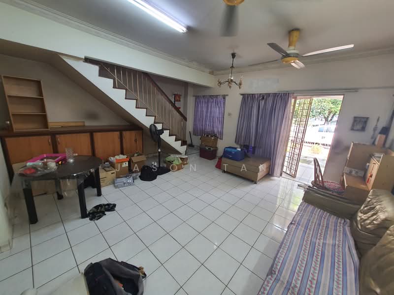 2-storey Terraced House for Sale in TAMAN PUCHONG UTAMA (Puchong) - Jason Tan - Living Room - PropertyGuru.com.my
