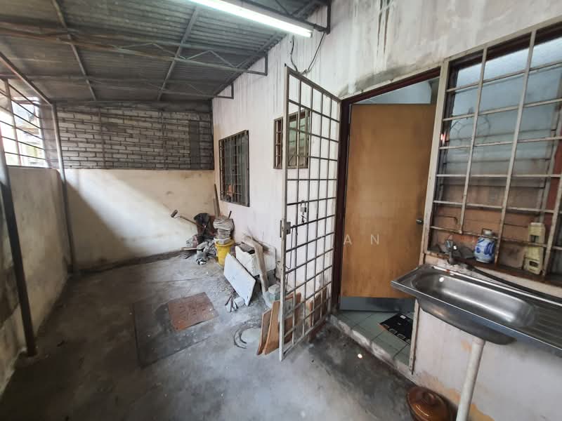 2-storey Terraced House for Sale in TAMAN PUCHONG UTAMA (Puchong) - Jason Tan - Exterior - PropertyGuru.com.my