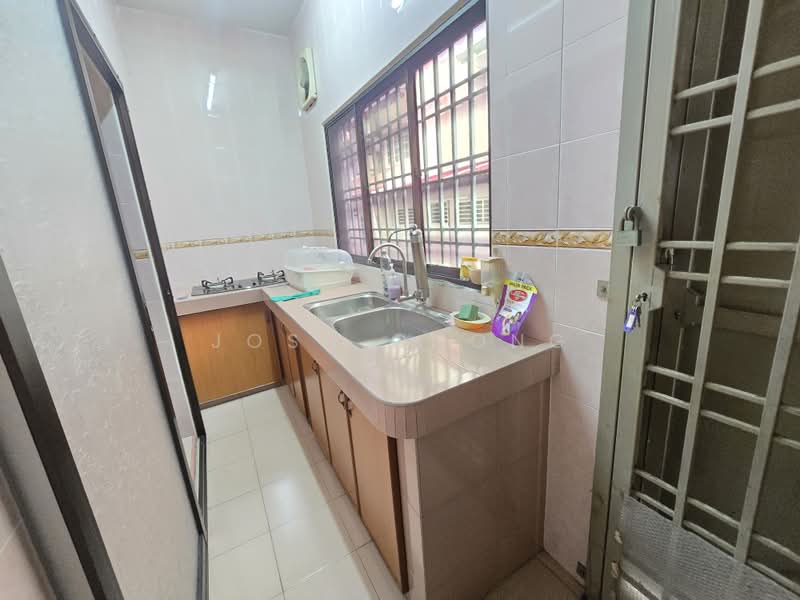 2-storey Terraced House for Sale in Putra Heights (Subang Jaya) - Josh Chong - Kitchen - PropertyGuru.com.my