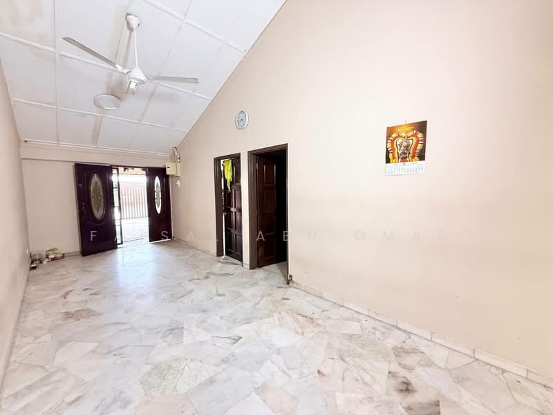1-storey Terraced House for Sale in Bandar Baru Sungai Buloh (Sungai Buloh) - Faisal Abu Omar - Living Room - PropertyGuru.com.my