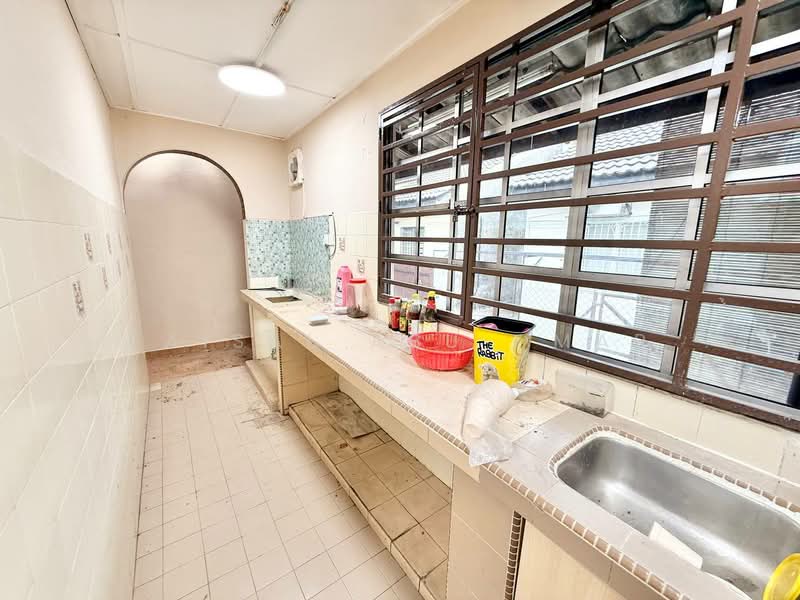 1-storey Terraced House for Sale in Bandar Baru Sungai Buloh (Sungai Buloh) - Faisal Abu Omar - Kitchen - PropertyGuru.com.my